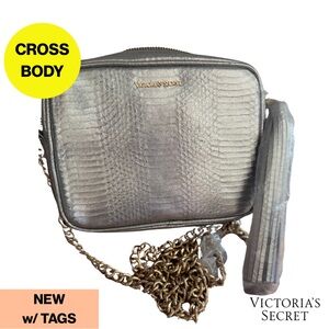 NEW w TAGS 🏷️ VICTORIA’S SECRET Silver Metallic Crossbody chain Purse, Tassels